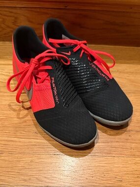 Nike Phantom Venom Academy TF turf futsal Soccer Shoes Red and Black 6.5 Mens